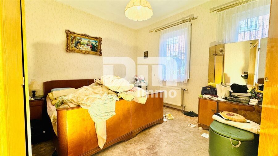 1 - 2 Familienhaus inkl. Anbau BJ 1995 in hervorragender Lage mit Gartenbereich und Nebengebäude - EG Schlafzimmer